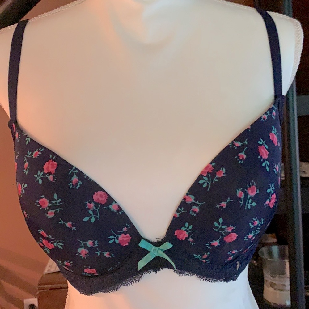 Xhilaration Lace Push-up bra 36B. NWOT.